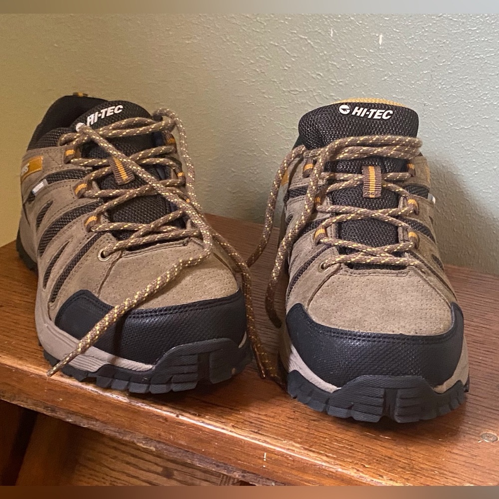 Hi Tec size 7m Hiking shoes